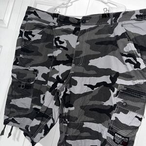 Ecko Unlimited Men's Gray Camo Cargo Shorts